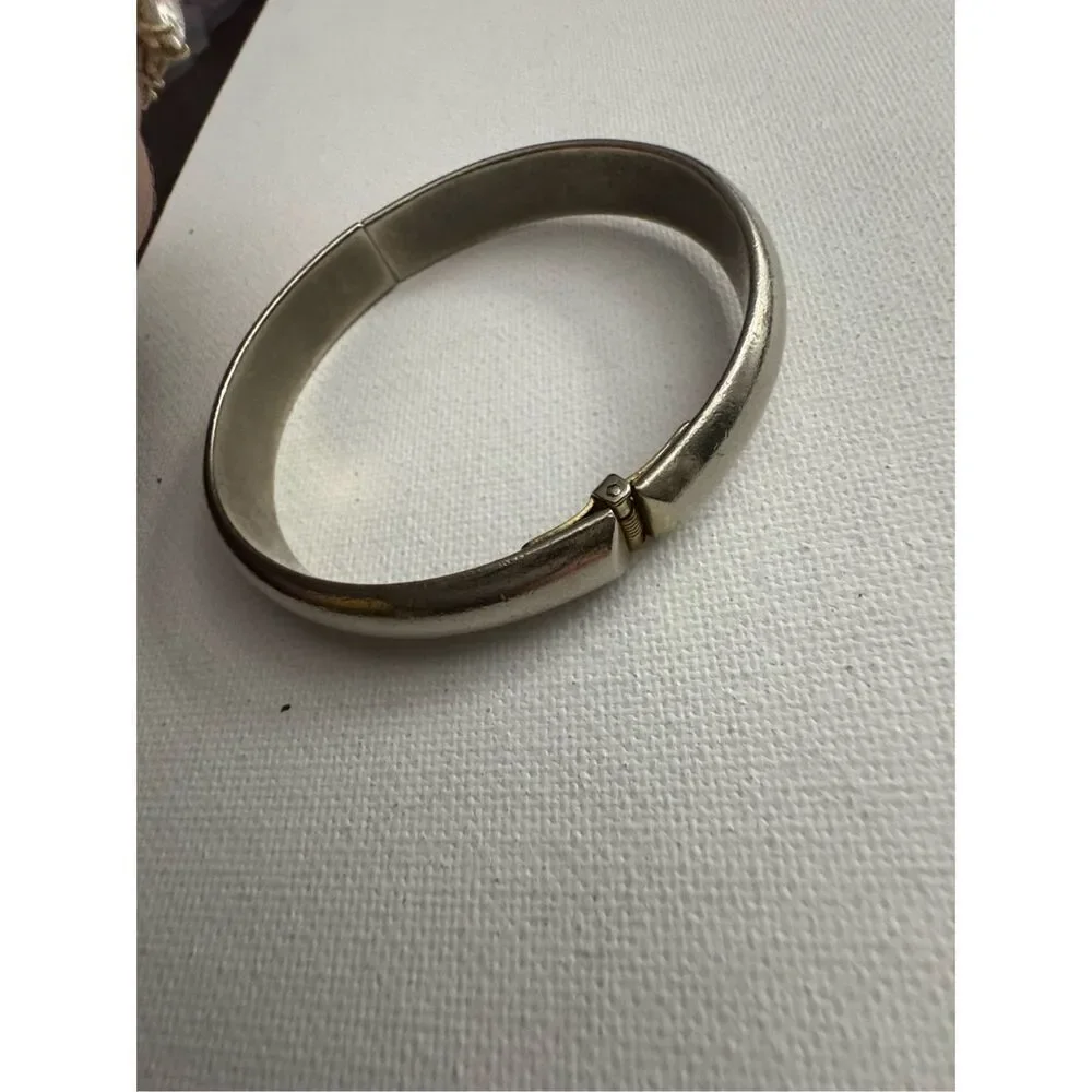 Vintage Womens Whiting &‎ Davis Co Luxury Silver Tone Hinged Bracelet Minimalist